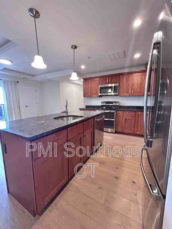 461 Bank St #806 - Photo 4 of 25