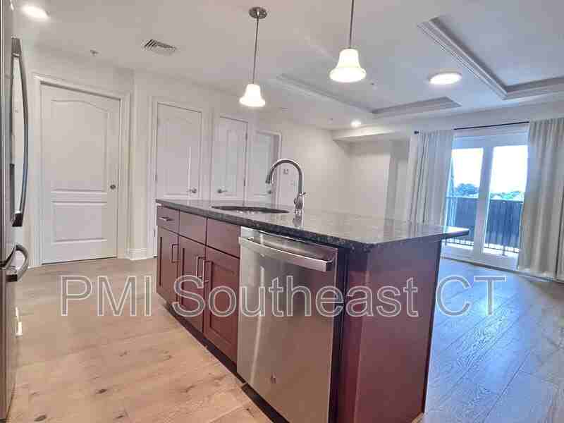 461 Bank St #806 - Photo 5 of 25