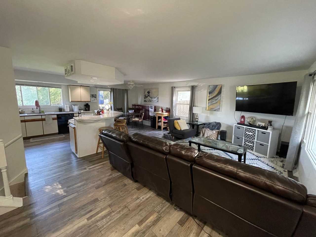 2746 Lyman Ln - Photo 2 of 19