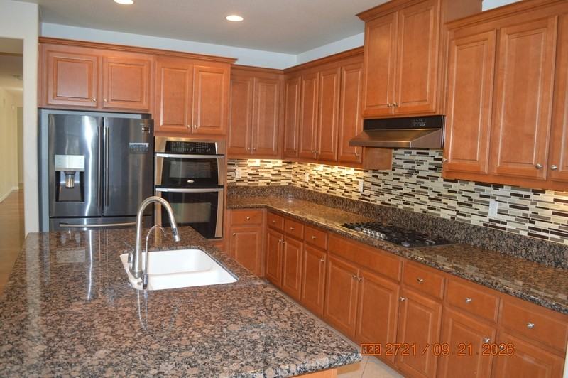 425 N Albany St - Photo 4 of 36
