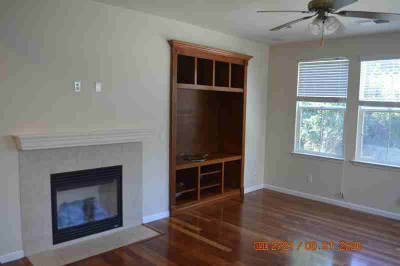 425 N Albany St - Photo 5 of 36
