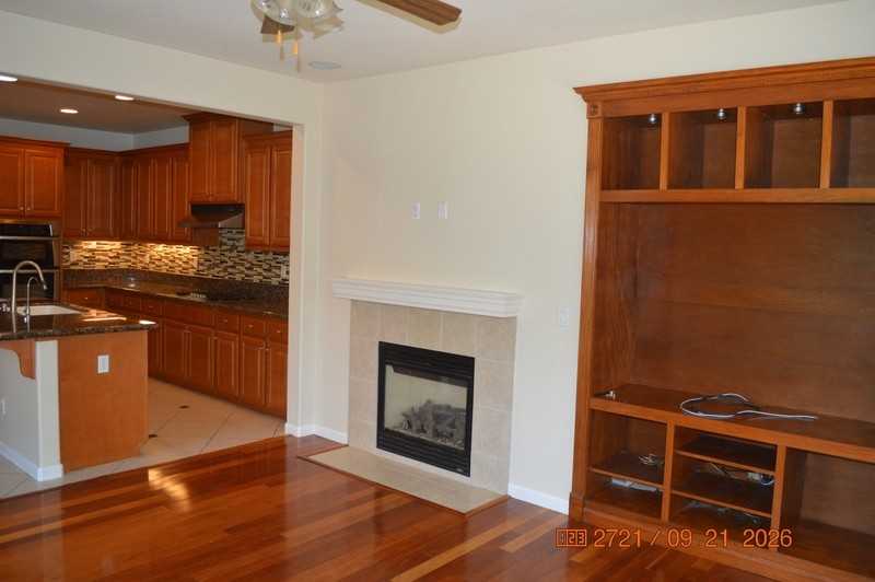 425 N Albany St - Photo 6 of 36