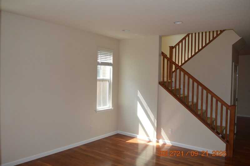425 N Albany St - Photo 7 of 36