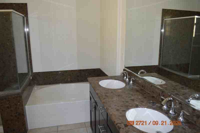 289 N Orinda St - Photo 5 of 23