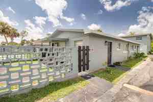 featured image of 1327 W Point Dr