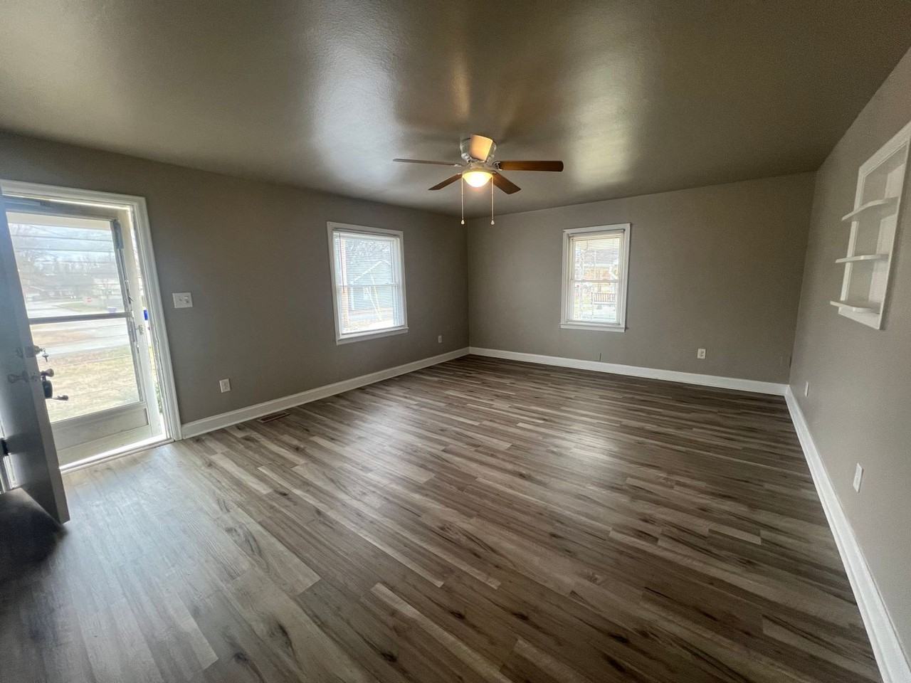 401 Tulip Dr - Photo 2 of 10