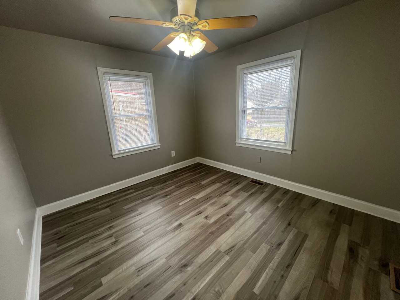 401 Tulip Dr - Photo 4 of 10