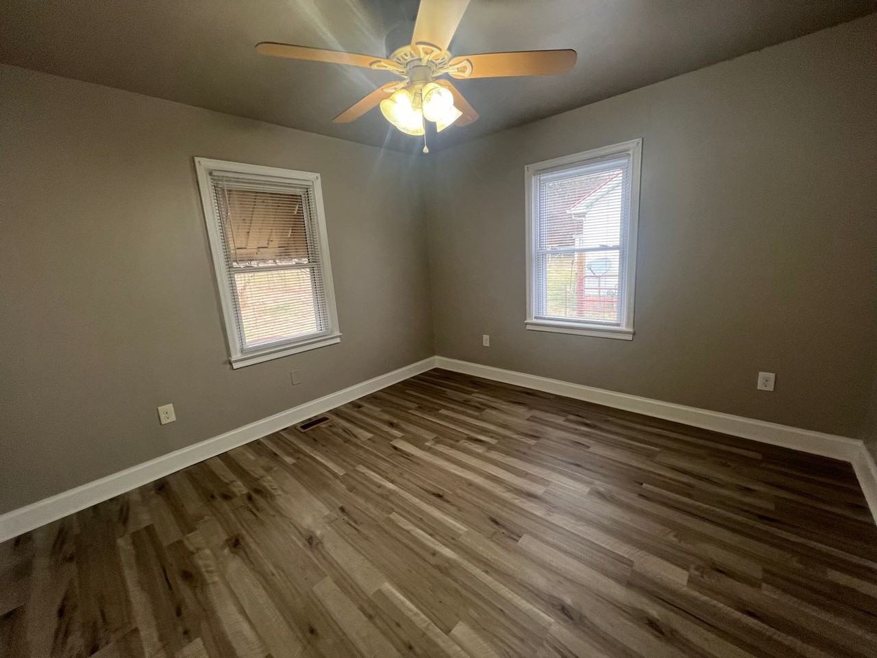 401 Tulip Dr - Photo 5 of 10