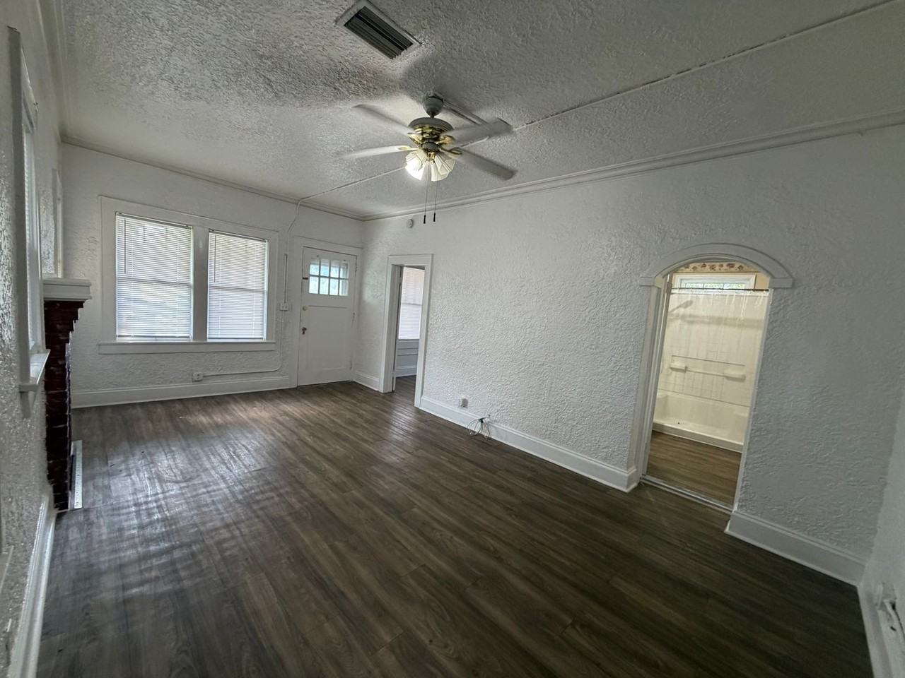 1101 N Combee Rd - Photo 3 of 19