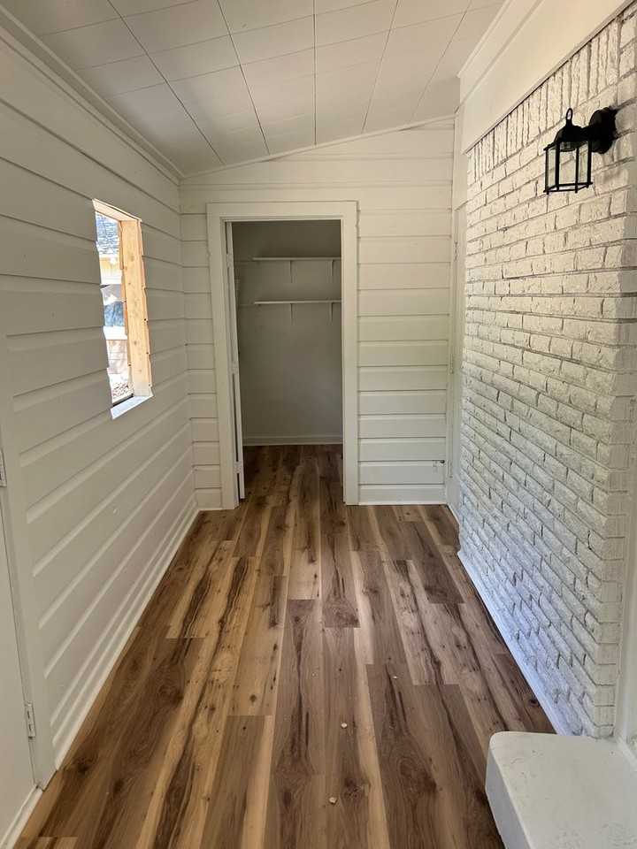 2405 Nw 2nd Ave - Photo 2 of 11
