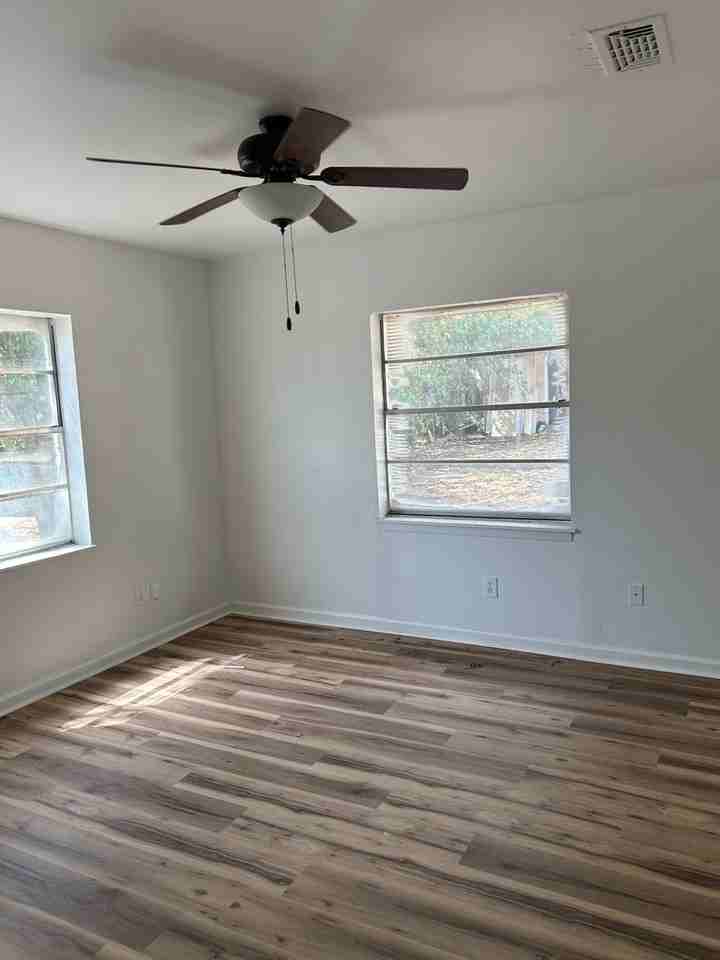 2405 Nw 2nd Ave - Photo 3 of 11
