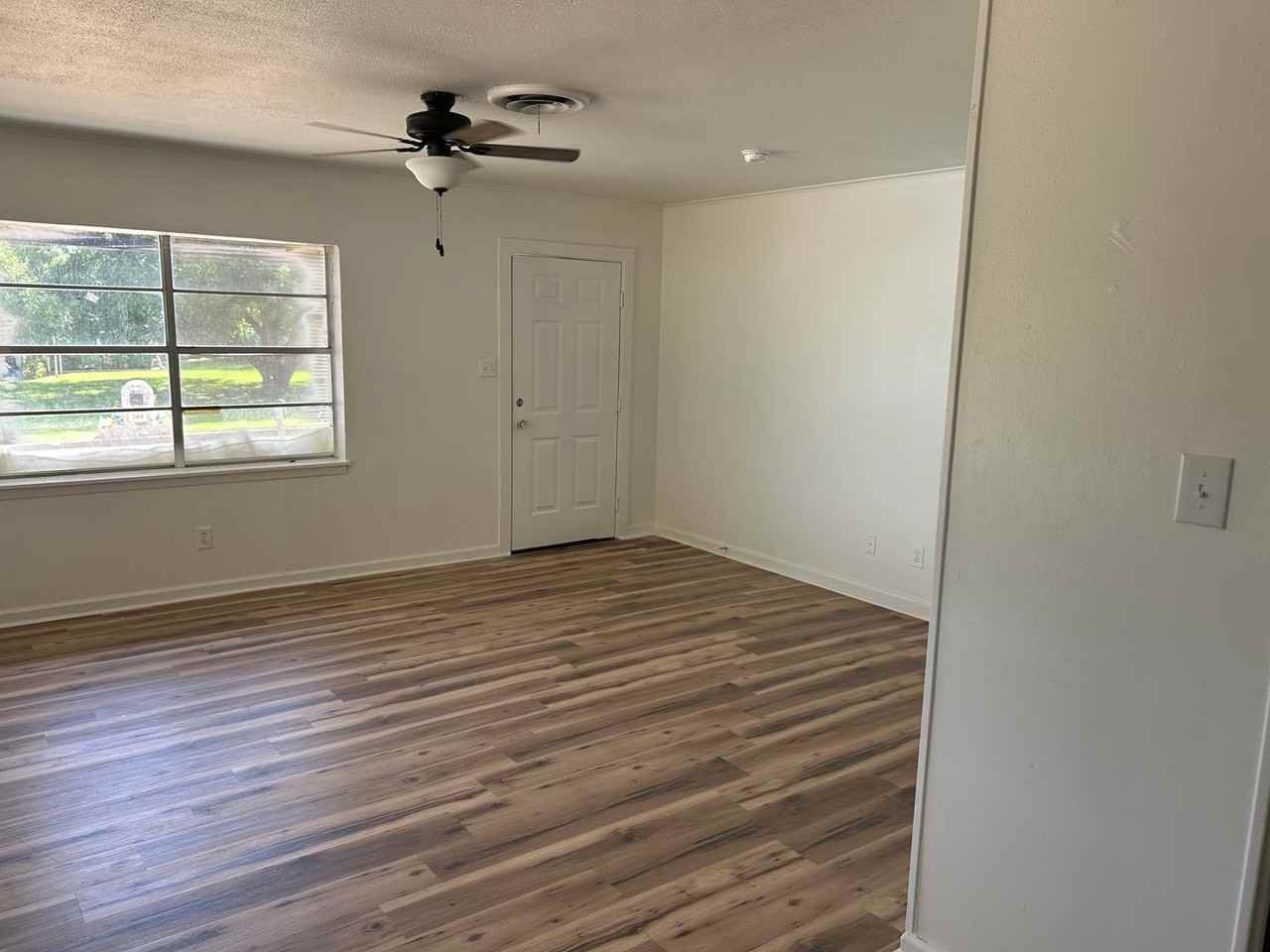 2405 Nw 2nd Ave - Photo 5 of 11
