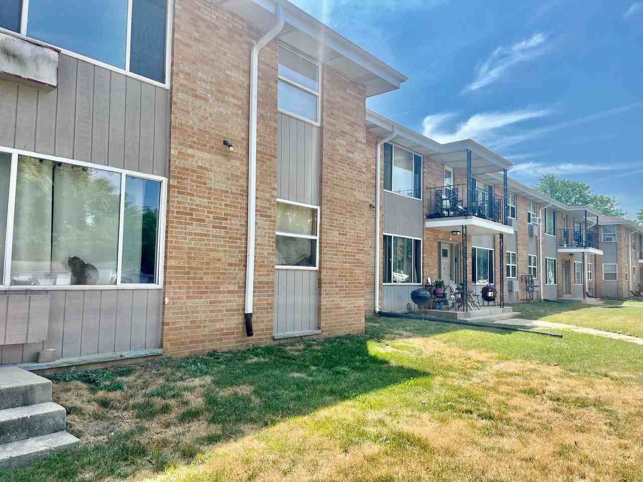 308 S 70th Street - Photo 2 of 3