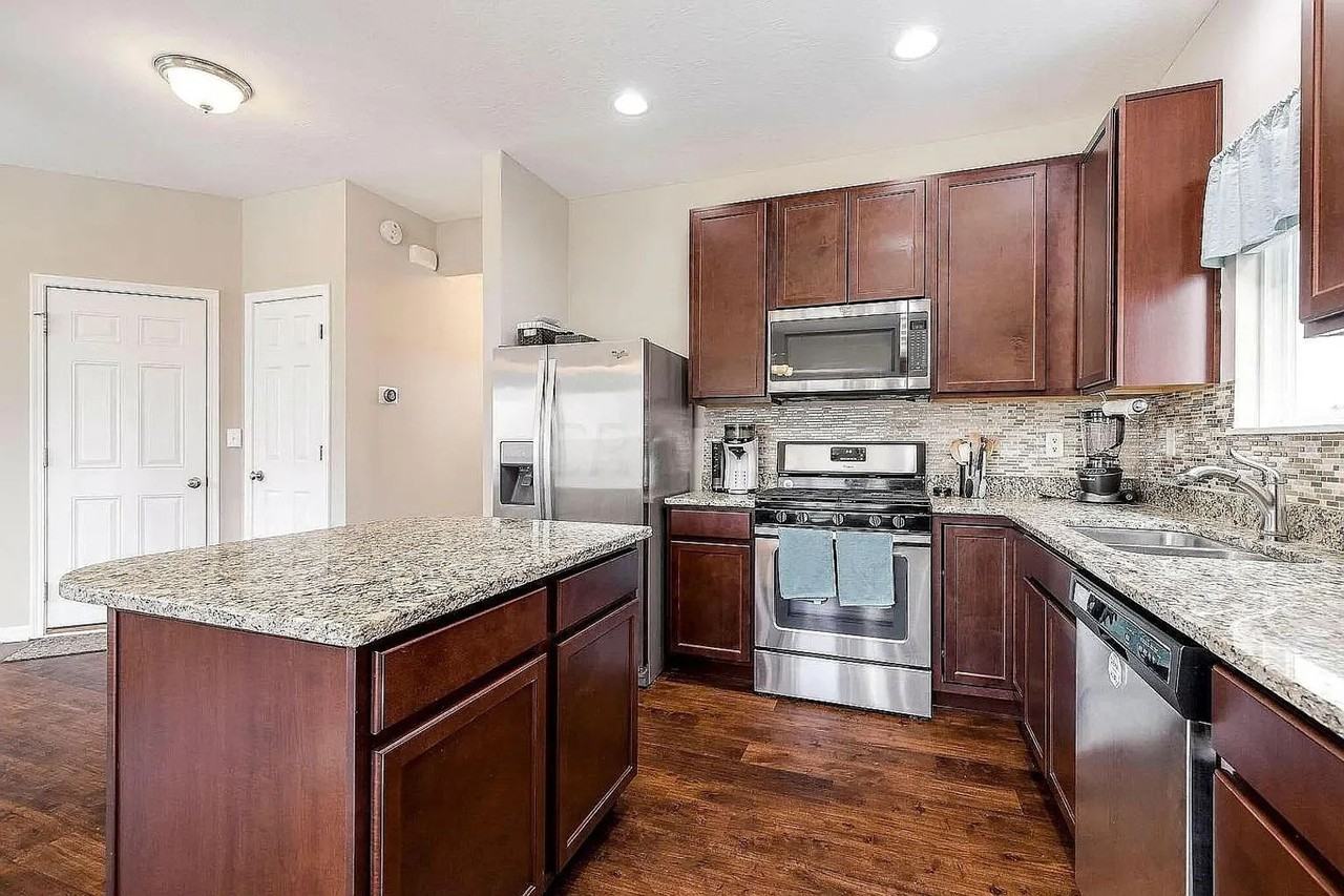 1239 Glenbeacome St - Photo 3 of 15