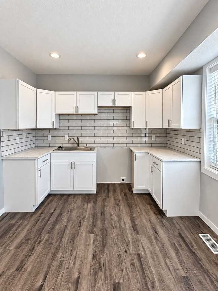4821 S 22nd St - Photo 2 of 48