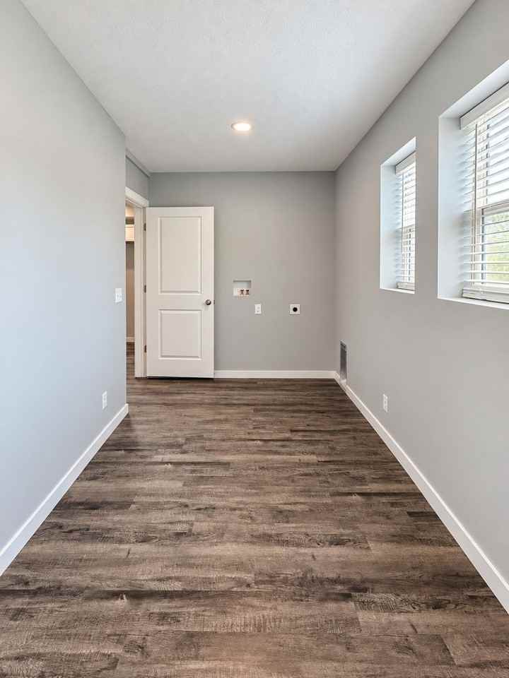 4821 S 22nd St - Photo 7 of 48