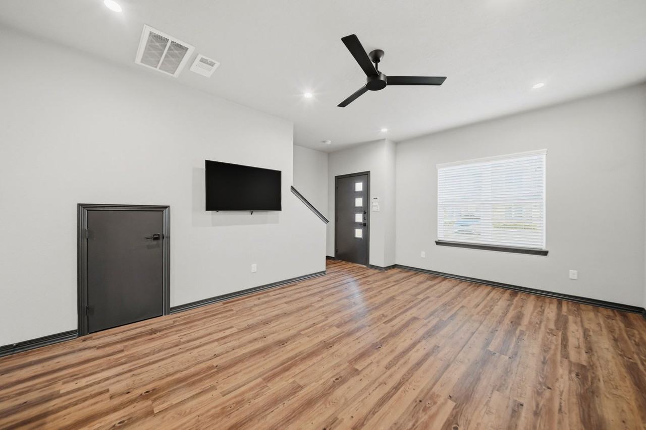 1451 Associates Ave #104 - Photo 6 of 29