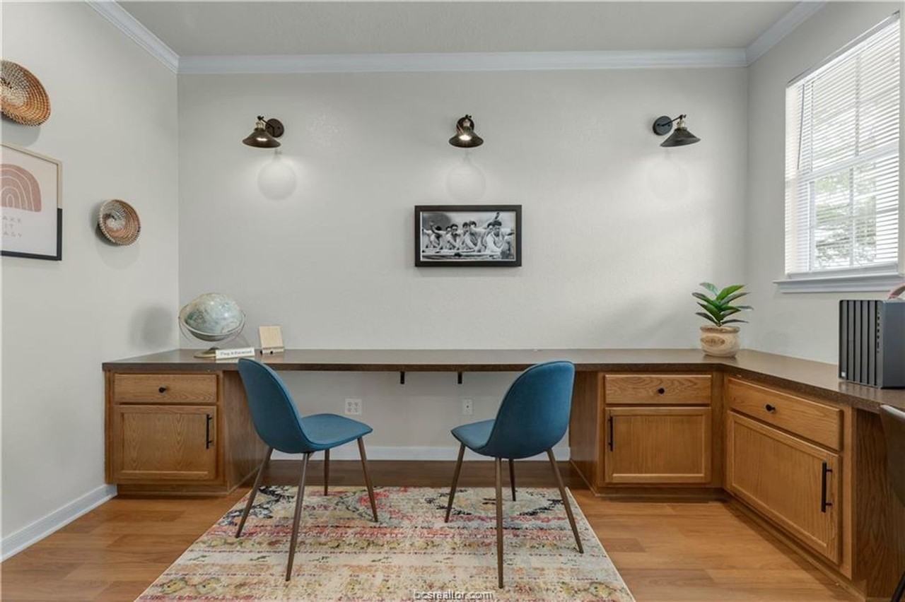 900 Eagle Ave - Photo 2 of 27