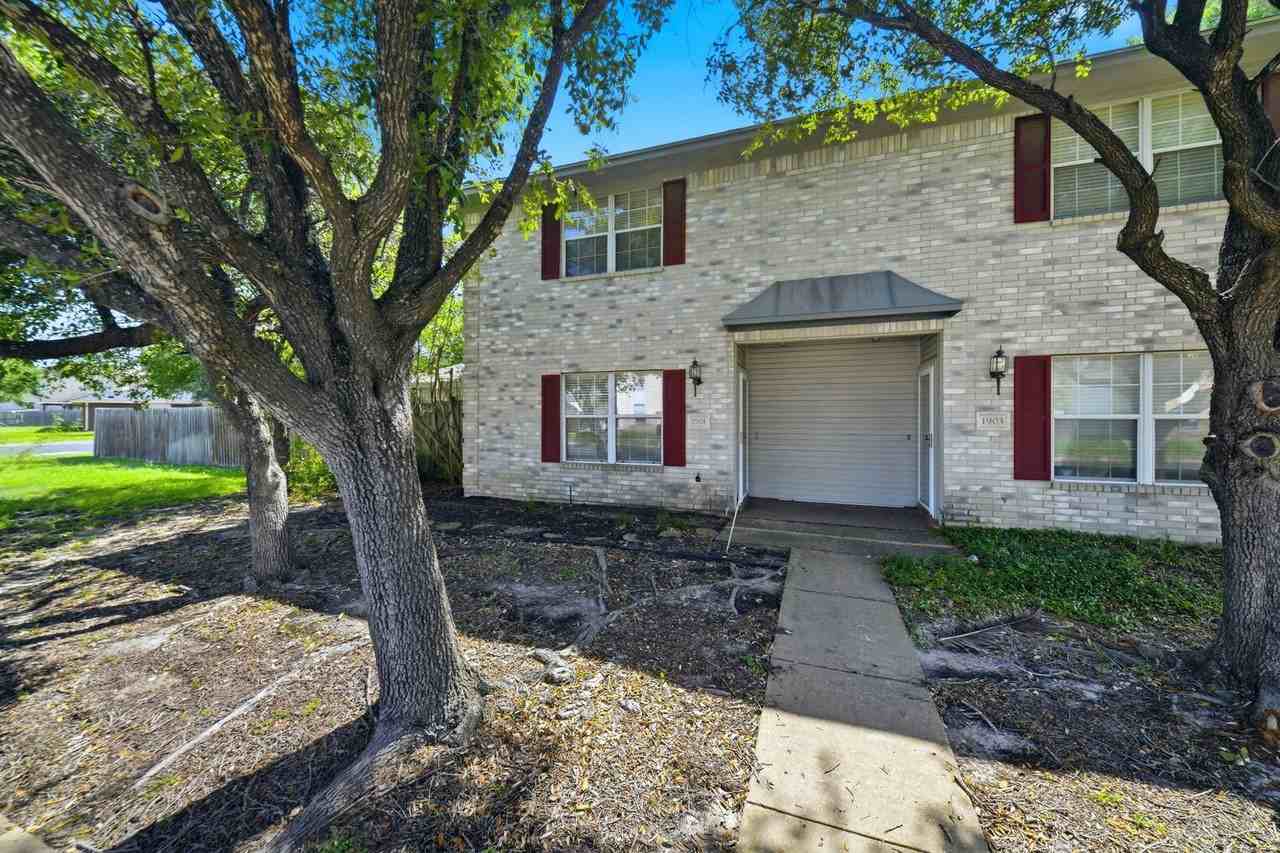 1901 Woodsman Dr - Photo 2 of 31