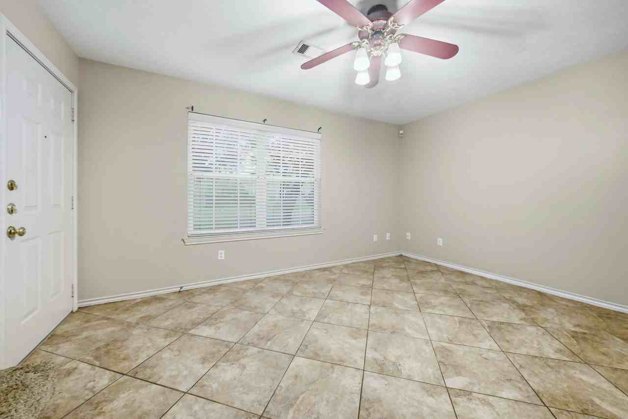 1901 Woodsman Dr - Photo 5 of 31
