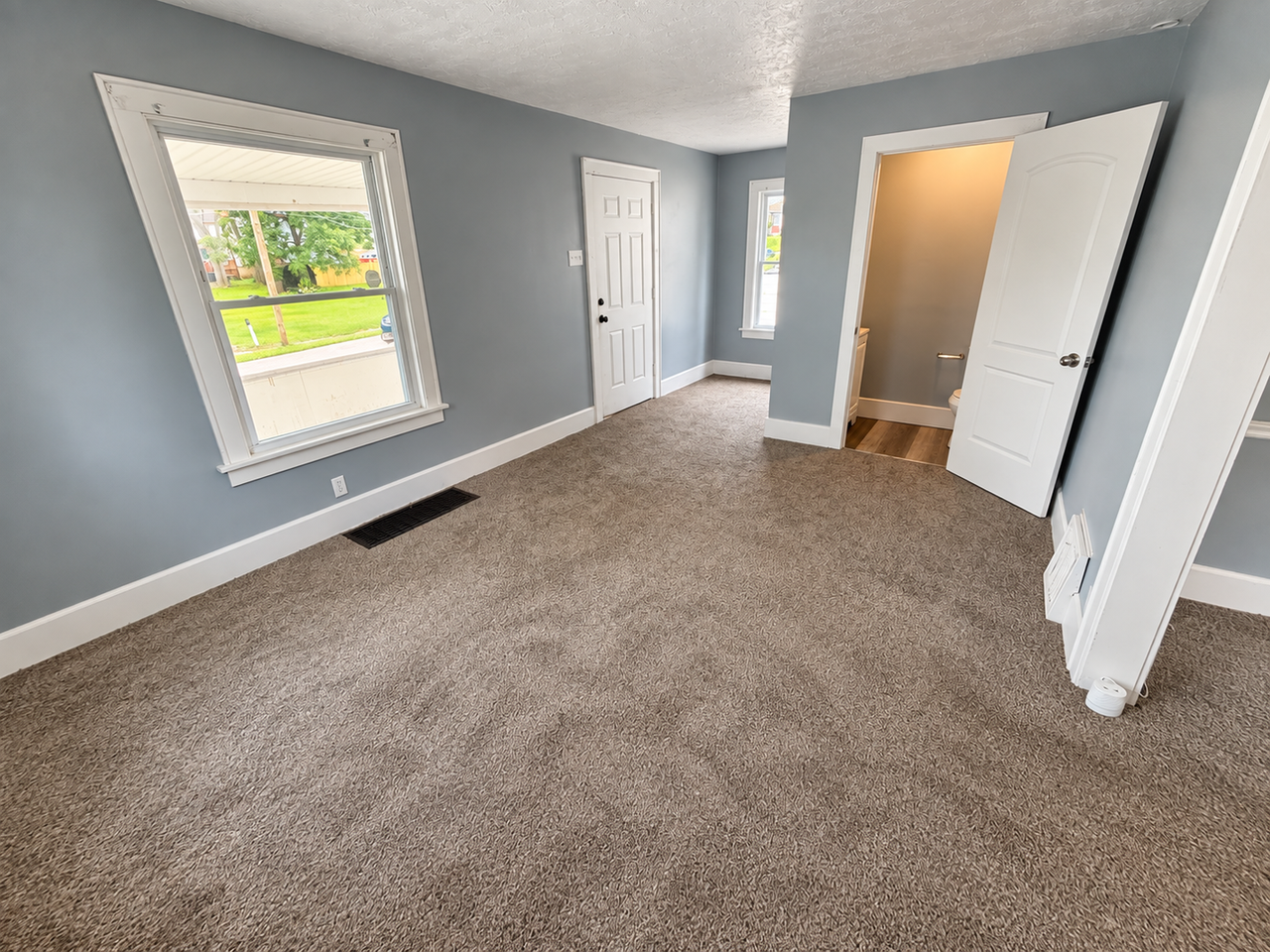 2608 Leland Ave - Photo 4 of 19