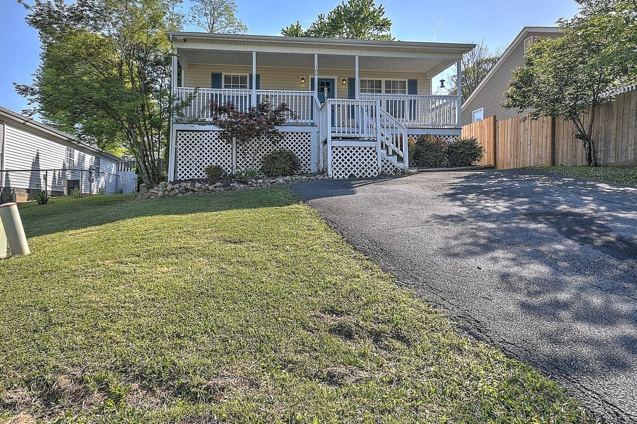 105 Saint James Pl - Photo 3 of 37