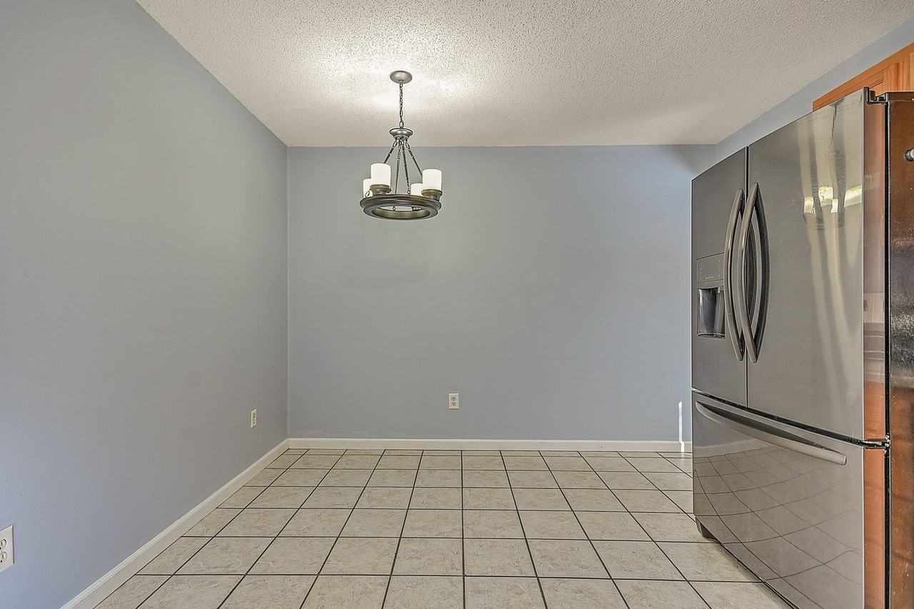 105 Saint James Pl - Photo 7 of 37