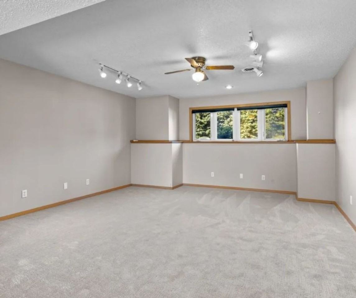 5300 S Sundowner Ave - Photo 7 of 32