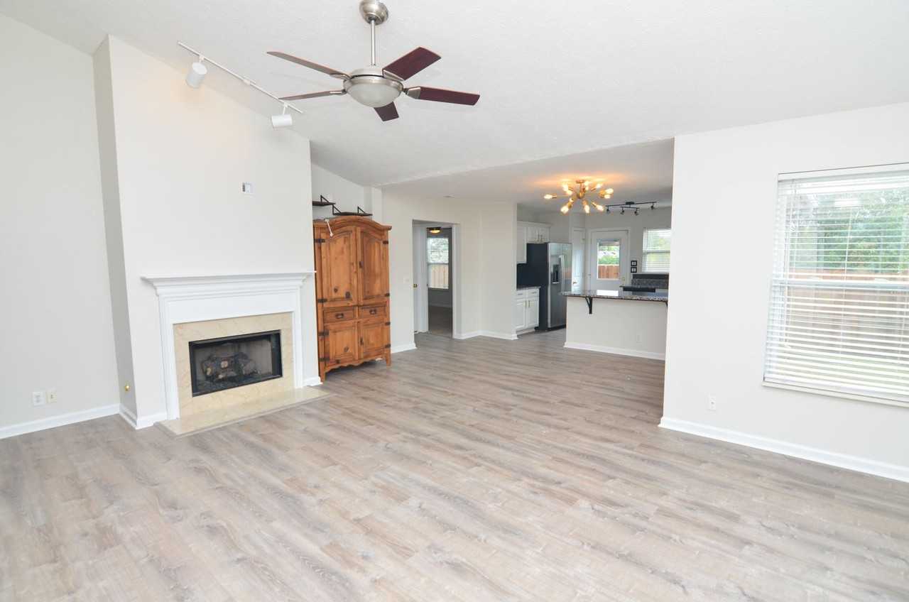 3637 Crossbrooke Dr - Photo 2 of 25