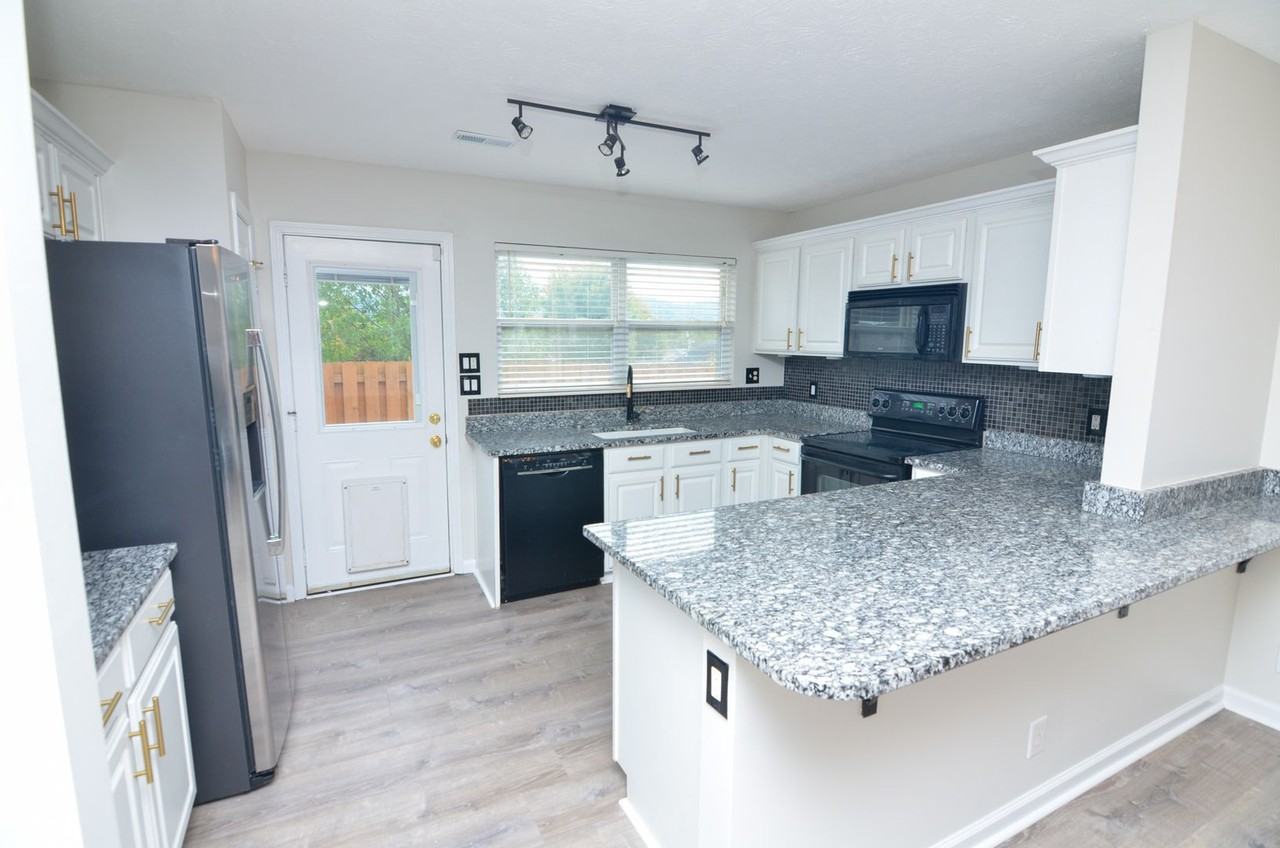 3637 Crossbrooke Dr - Photo 6 of 25