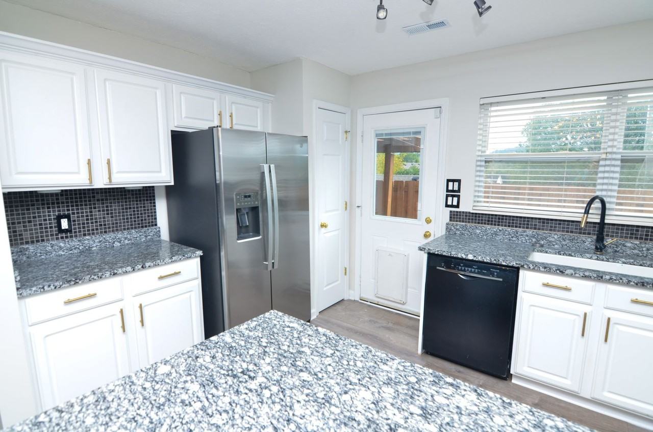 3637 Crossbrooke Dr - Photo 7 of 25