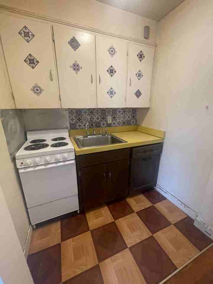 75 Wendell Ave - Photo 6 of 10