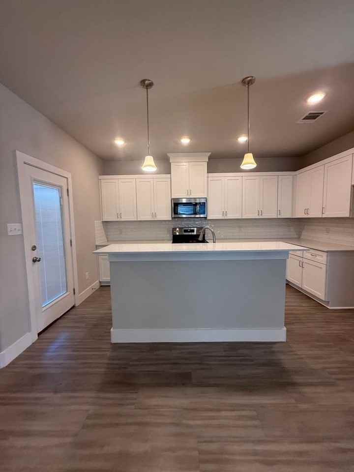 605 The Cottages Dr - Photo 2 of 16