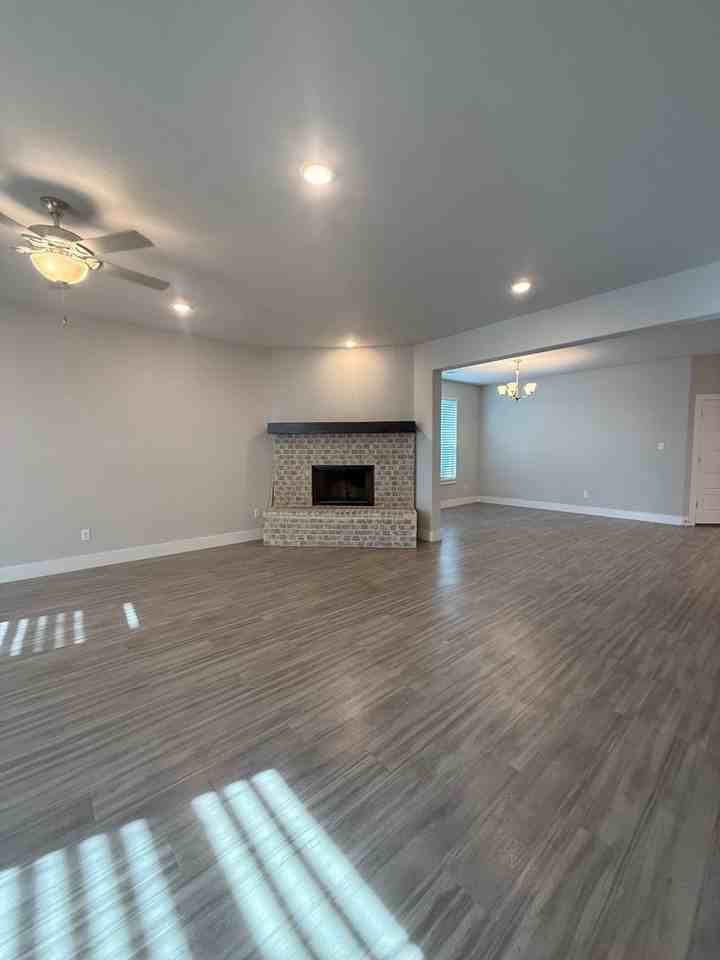 605 The Cottages Dr - Photo 3 of 16