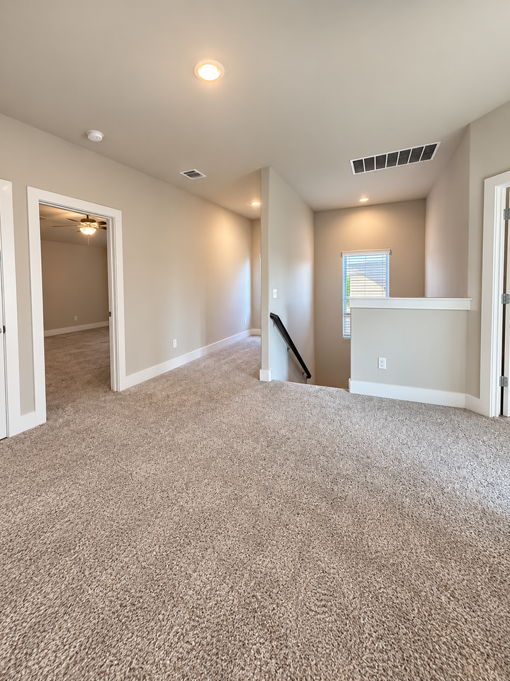 605 The Cottages Dr - Photo 4 of 16