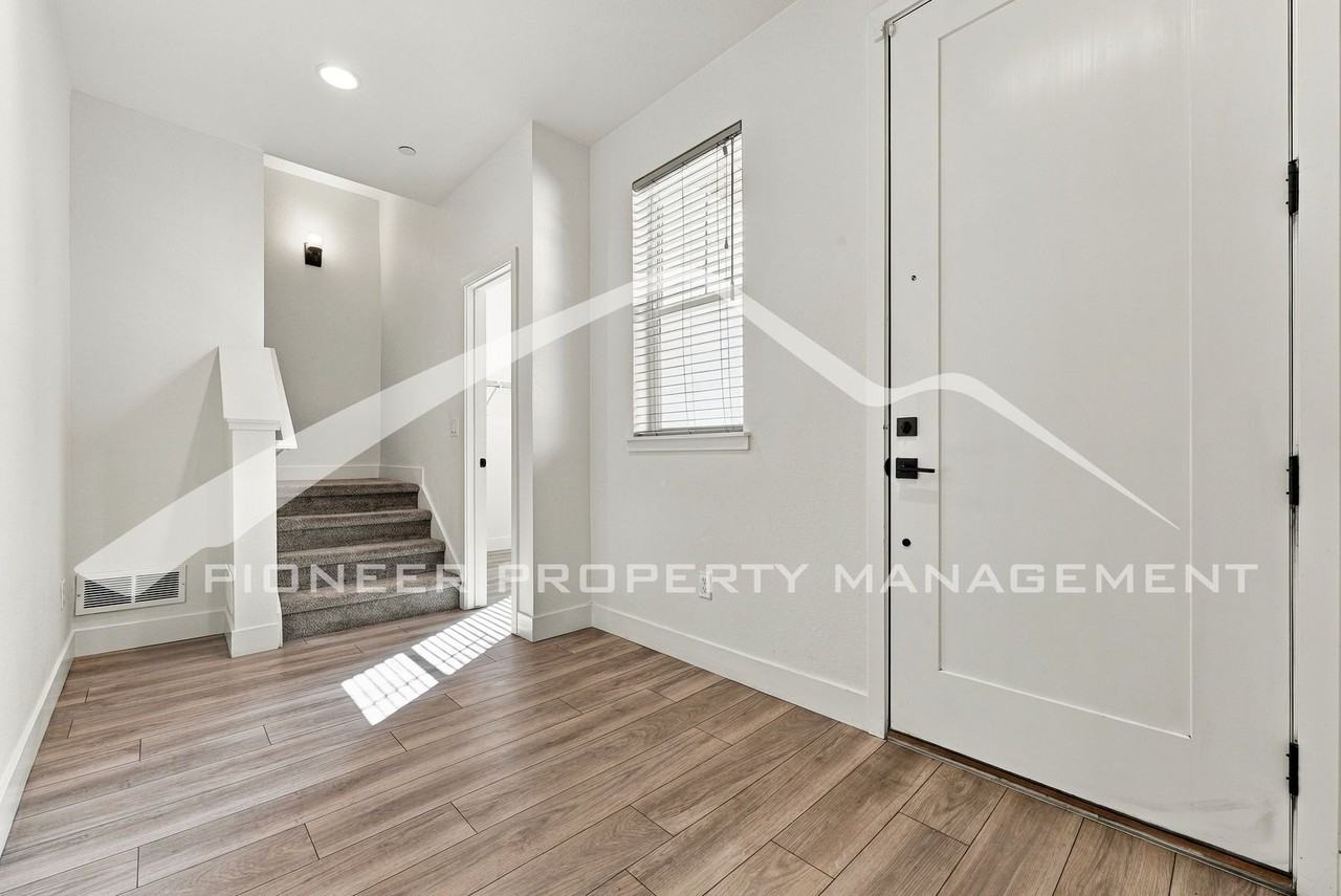 2842 Kendall St - Photo 2 of 22