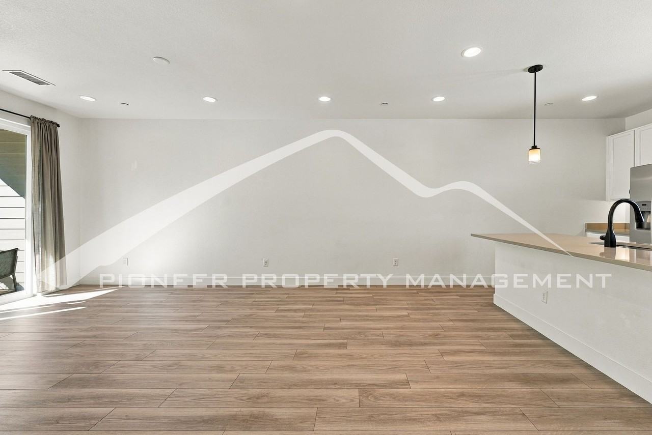 2842 Kendall St - Photo 3 of 22