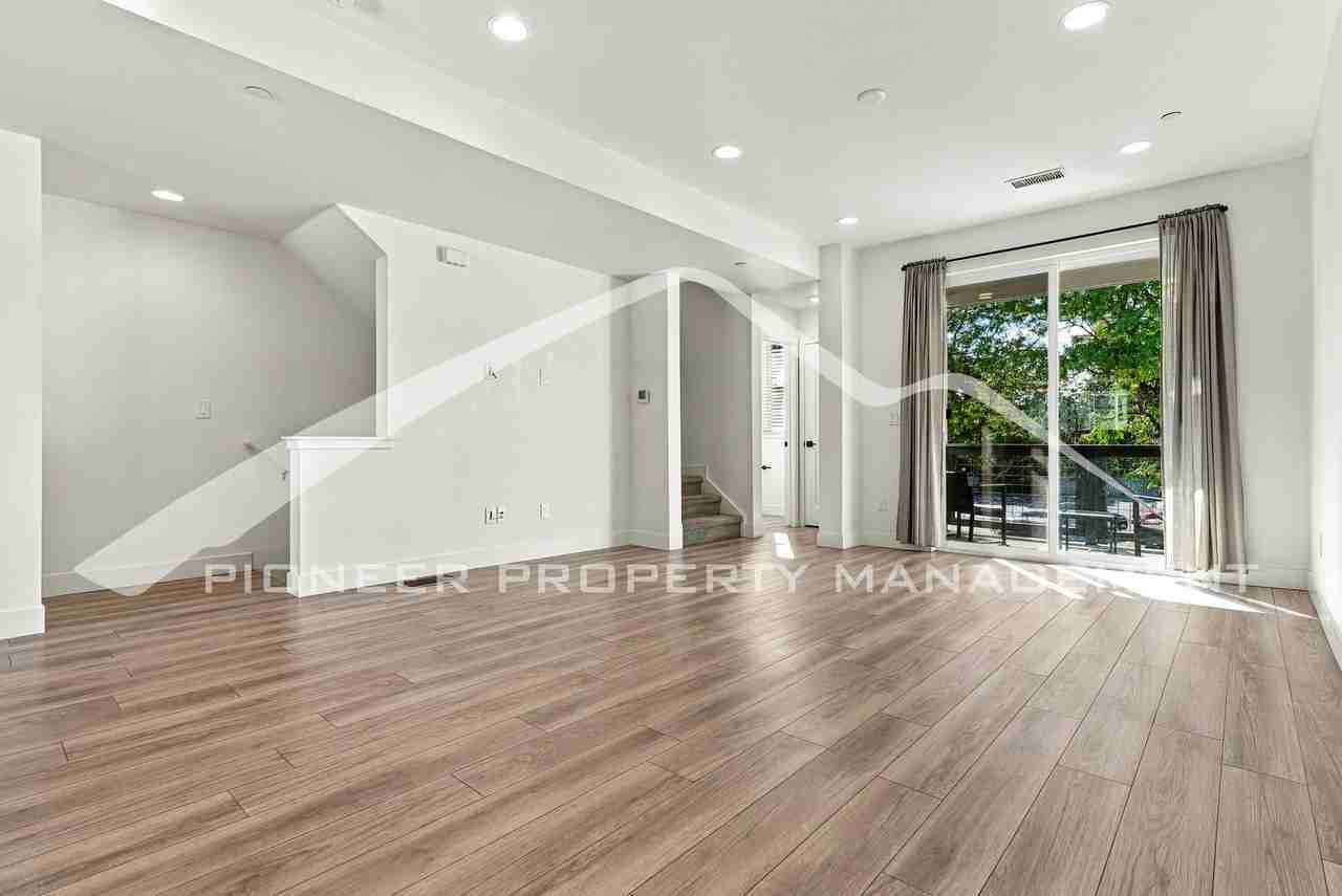 2842 Kendall St - Photo 4 of 22
