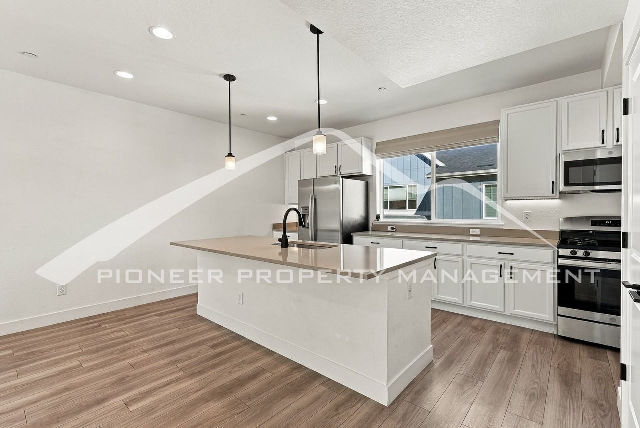 2842 Kendall St - Photo 6 of 22