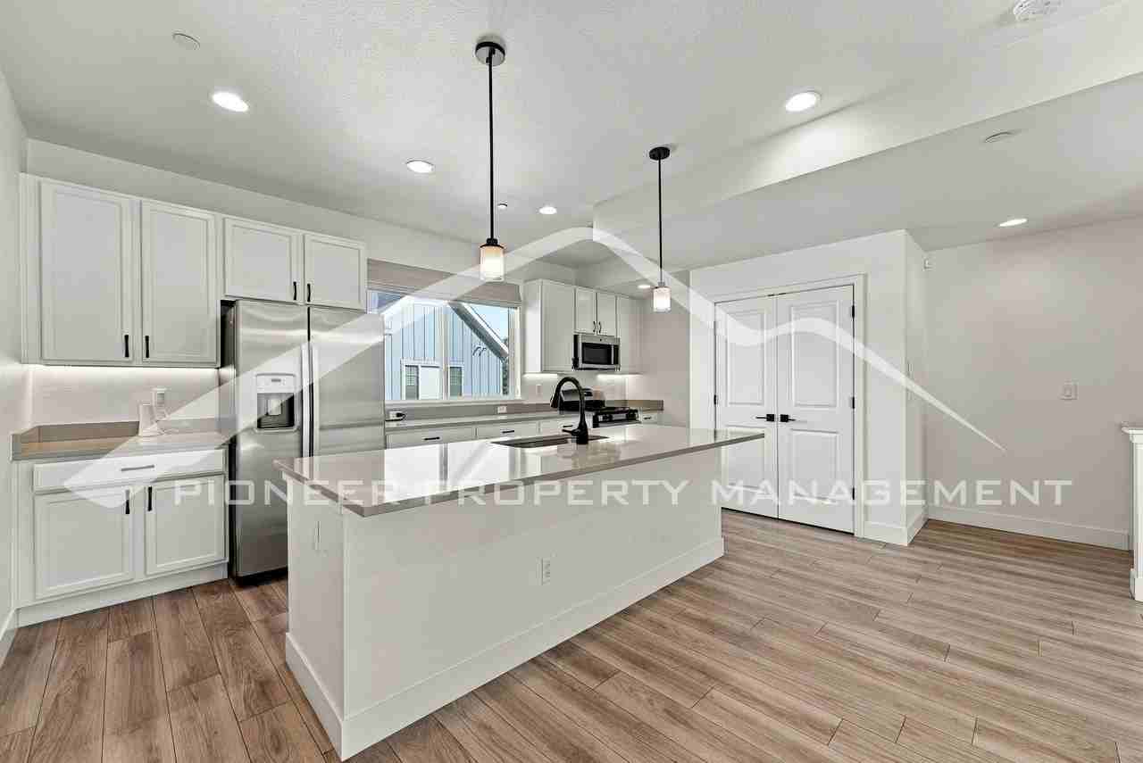 2842 Kendall St - Photo 7 of 22