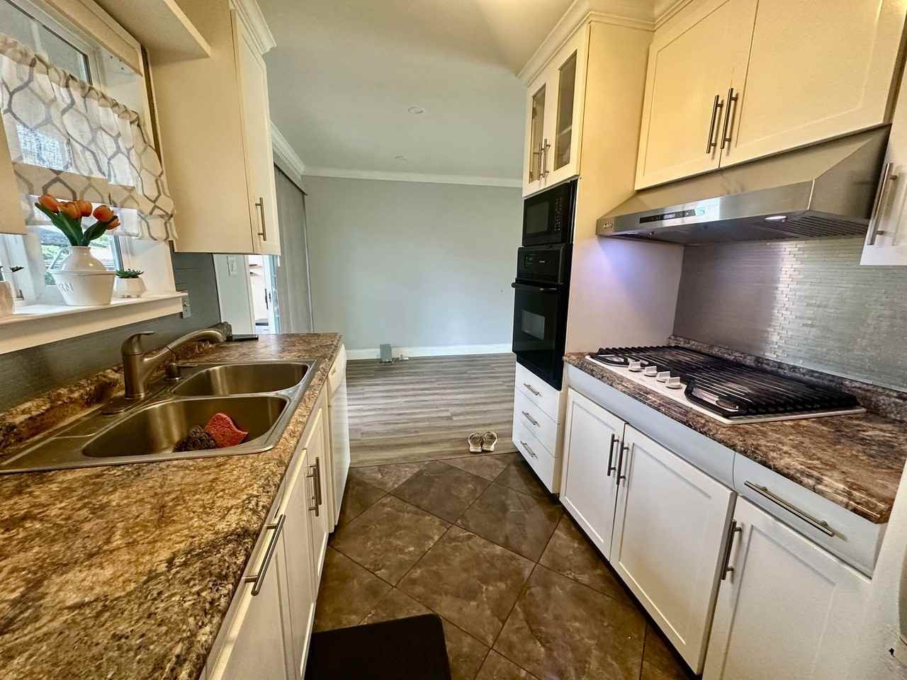 1357 Phelps Ave #4 - Photo 3 of 11