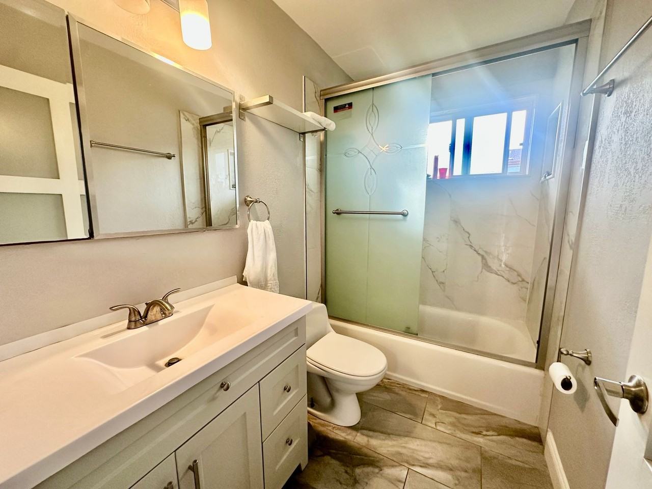 1357 Phelps Ave #4 - Photo 5 of 11