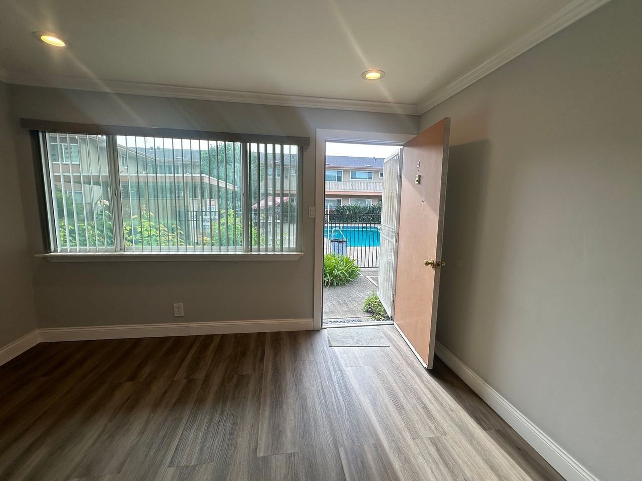 1357 Phelps Ave #4 - Photo 7 of 11