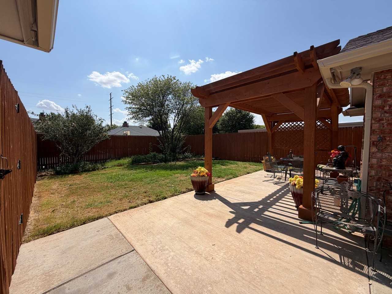 3703 105th St - Photo 2 of 14