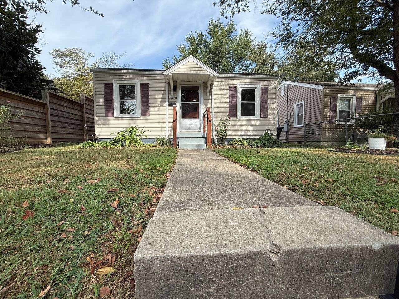 1059 Dixon Ave - Photo 2 of 14