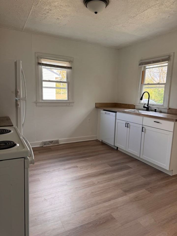 4641 Shula Dr - Photo 4 of 13