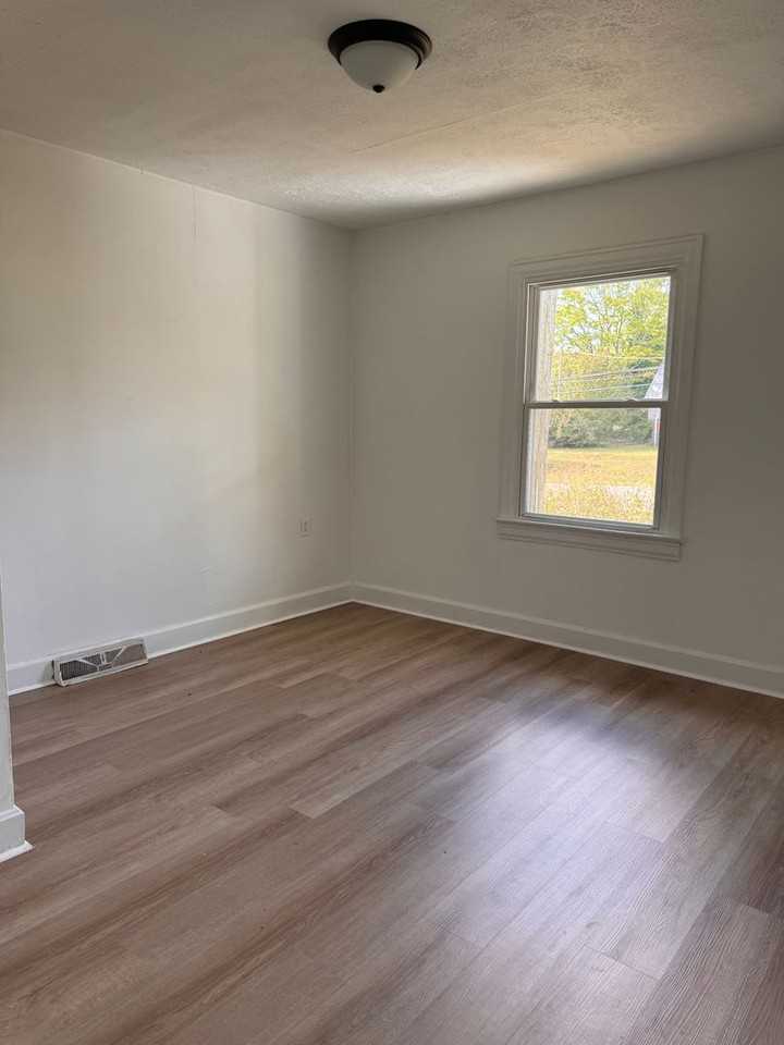 4641 Shula Dr - Photo 7 of 13