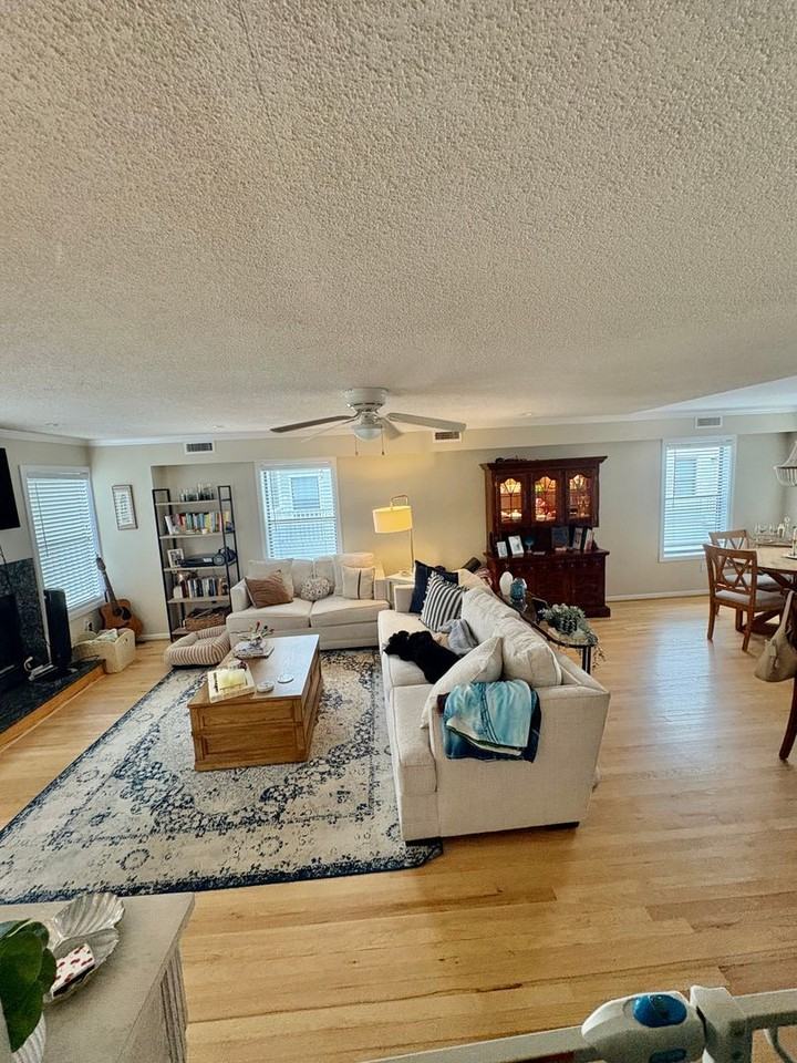 2300 Bergen Ct - Photo 5 of 18