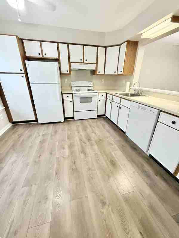 10822 Smithers Ct - Photo 2 of 15