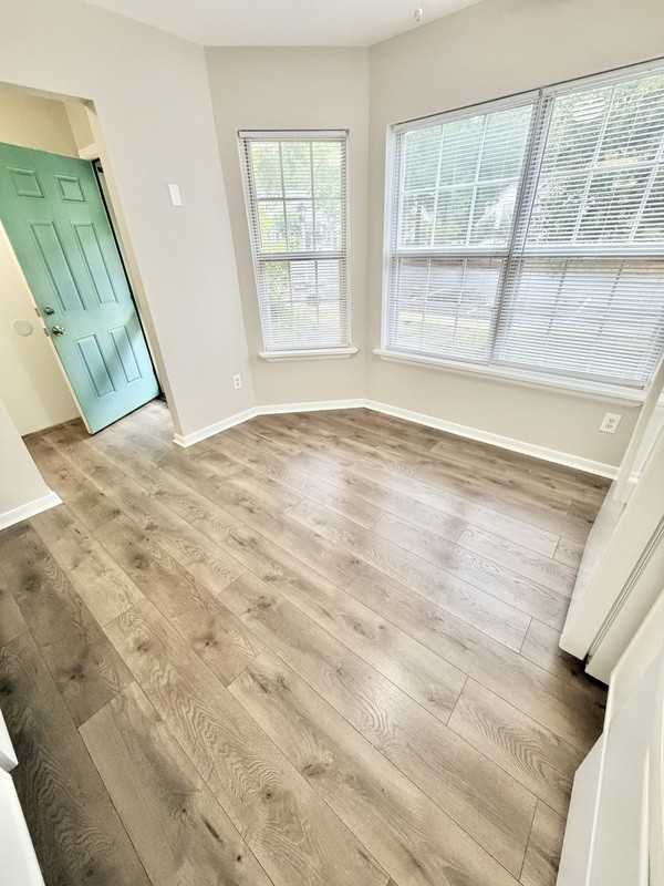 10822 Smithers Ct - Photo 3 of 15